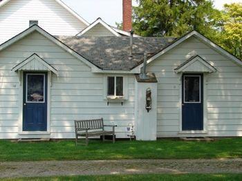 Lucky Horseshoe Cabins Hotel Au Sable Exterior photo